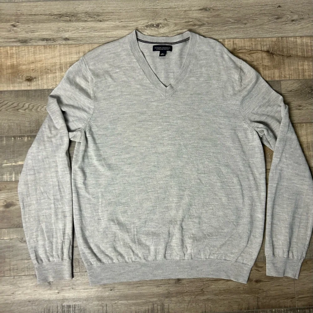 Banana Republic - Extra Fine 100% Merlino - Light Gray Crewneck Sweater
